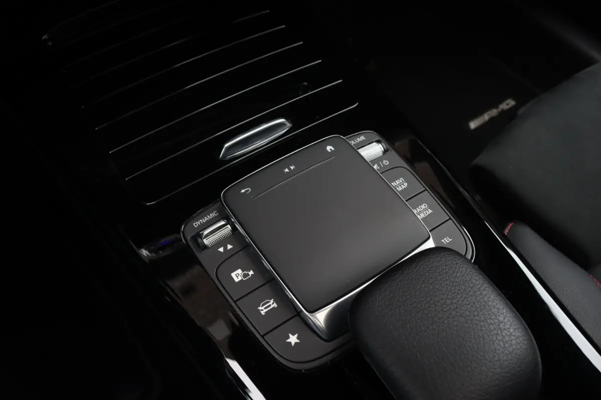 250 e AMG Line | Panoramadak | Distronic+ | Memory | HUD | Surround Camera | Keyless Go | Widescreen | Sfeerverlichting |