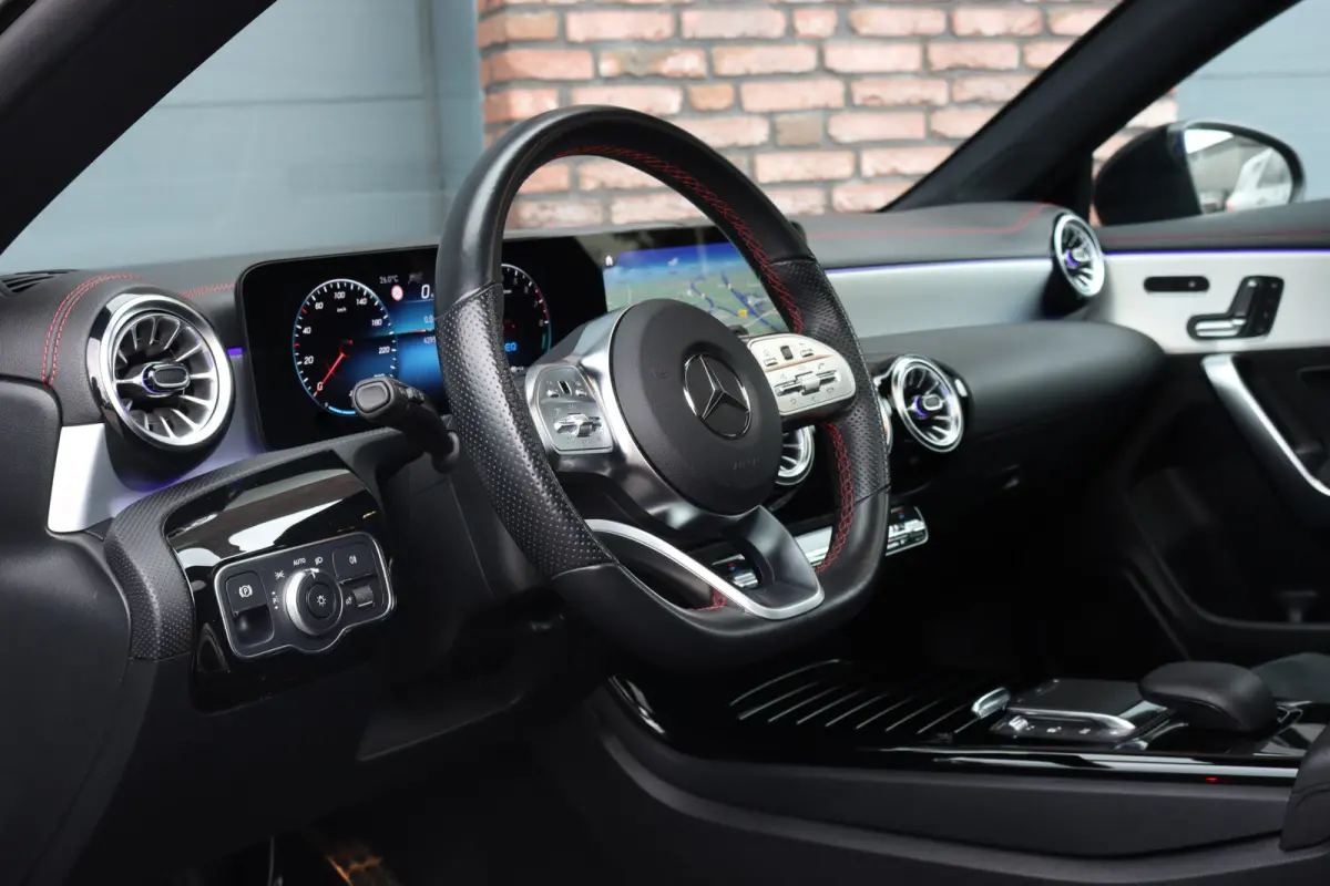 250 e AMG Line | Panoramadak | Distronic+ | Memory | HUD | Surround Camera | Keyless Go | Widescreen | Sfeerverlichting |