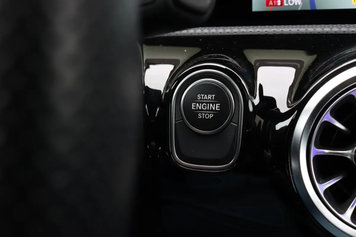 250 e AMG Line | Panoramadak | Distronic+ | Memory | HUD | Surround Camera | Keyless Go | Widescreen | Sfeerverlichting |