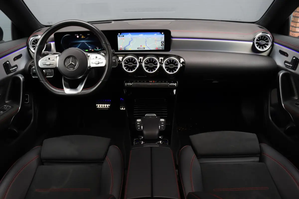 250 e AMG Line | Panoramadak | Distronic+ | Memory | HUD | Surround Camera | Keyless Go | Widescreen | Sfeerverlichting |