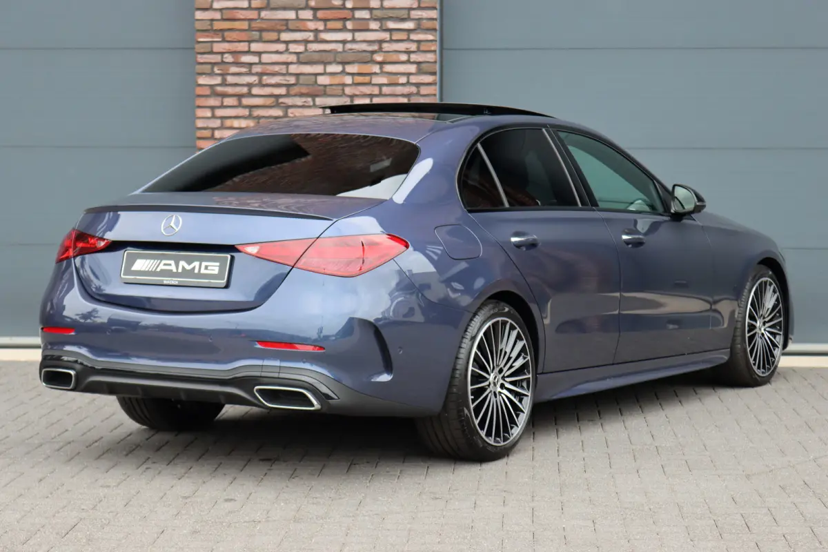 220 d AMG Line | Panoramadak | Surround Camera | Memory | Digital Light | Advanced Sound System | HUD | Keyless Go | Verwarmd Stuurwiel | Augmented Reality |
