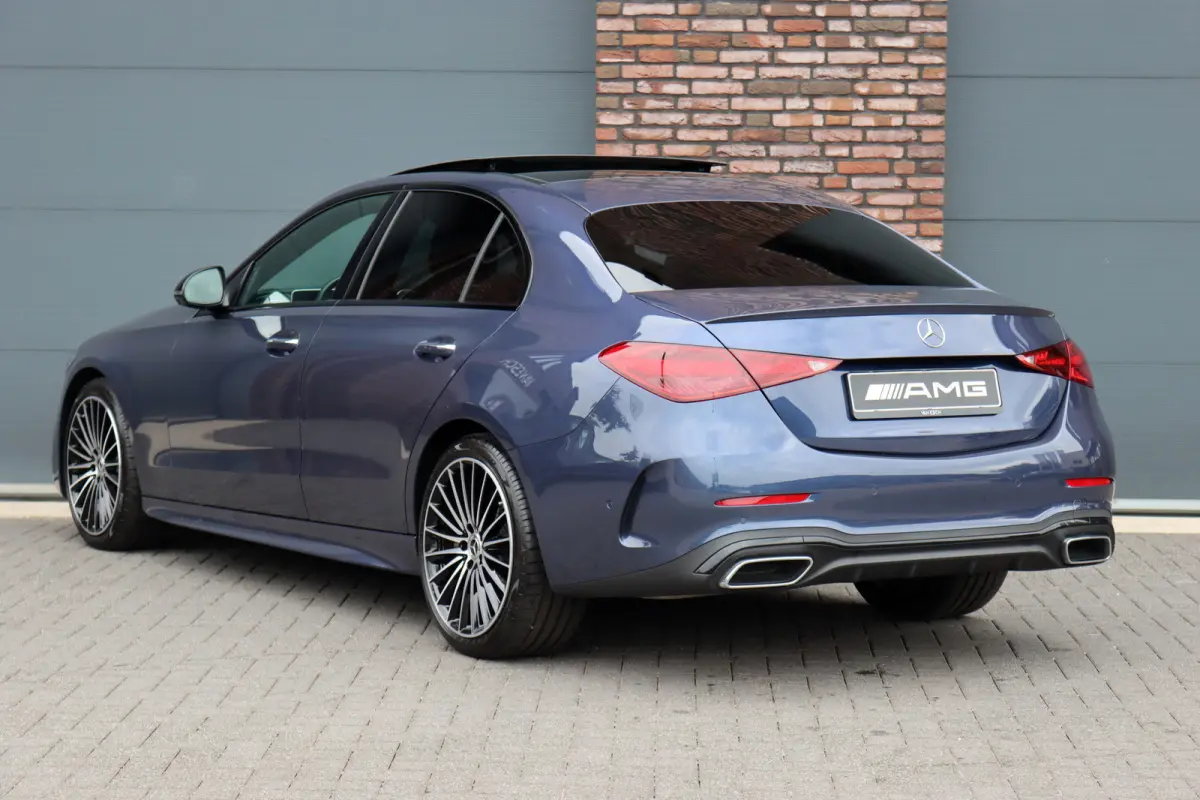 220 d AMG Line | Panoramadak | Surround Camera | Memory | Digital Light | Advanced Sound System | HUD | Keyless Go | Verwarmd Stuurwiel | Augmented Reality |