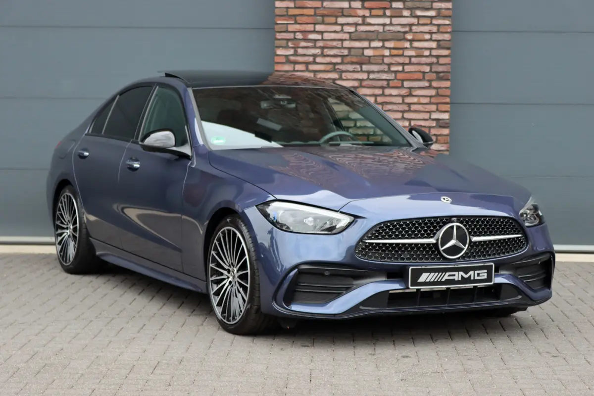 220 d AMG Line | Panoramadak | Surround Camera | Memory | Digital Light | Advanced Sound System | HUD | Keyless Go | Verwarmd Stuurwiel | Augmented Reality |