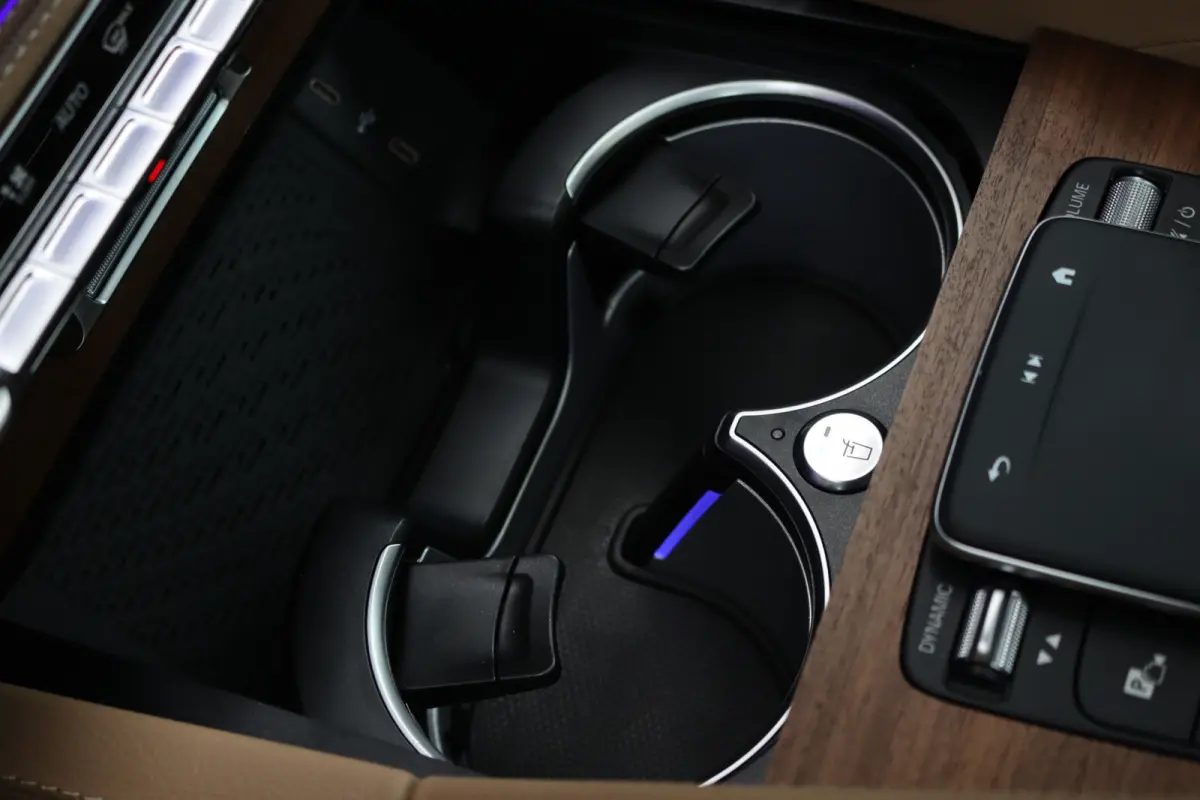 580 V8 4MATIC AMG Line | Facelift | Airmatic | Panoramadak | Massage | Stoelventilatie | Memory | Burmester High End | HUD | Surround Camera | Trekhaak | Soft-Close | Vlakkenverwarming |