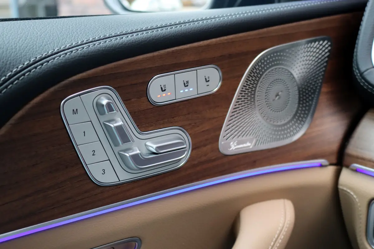 580 V8 4MATIC AMG Line | Facelift | Airmatic | Panoramadak | Massage | Stoelventilatie | Memory | Burmester High End | HUD | Surround Camera | Trekhaak | Soft-Close | Vlakkenverwarming |