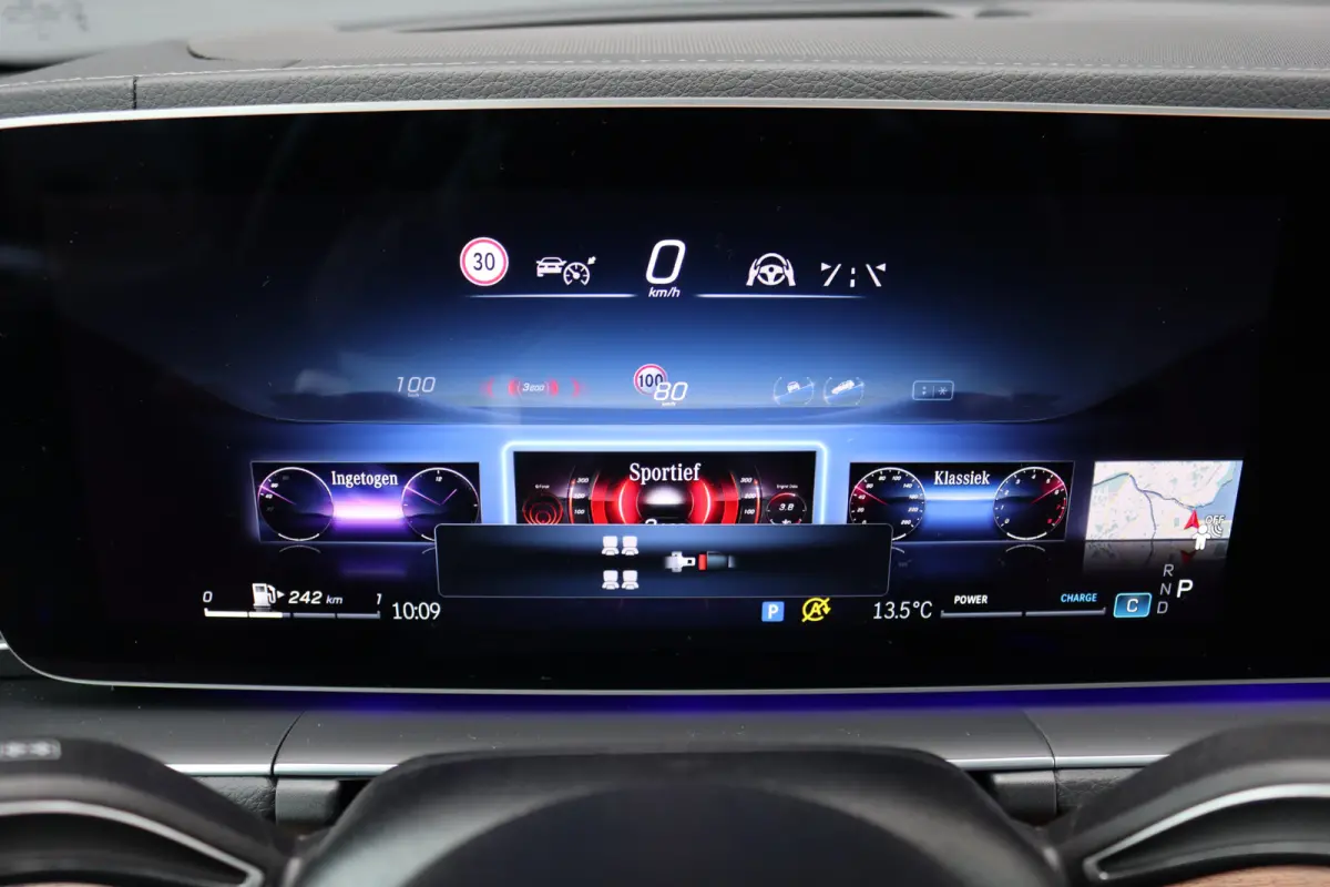 580 V8 4MATIC AMG Line | Facelift | Airmatic | Panoramadak | Massage | Stoelventilatie | Memory | Burmester High End | HUD | Surround Camera | Trekhaak | Soft-Close | Vlakkenverwarming |