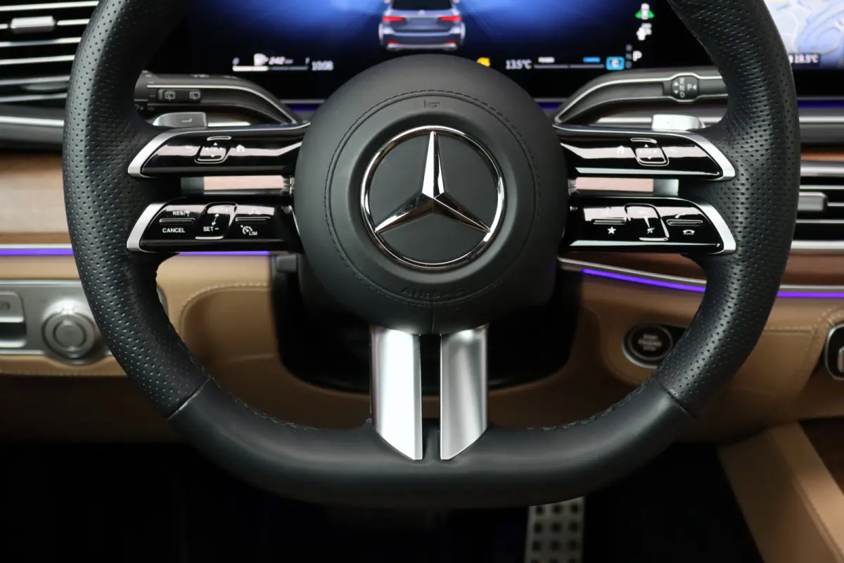 580 V8 4MATIC AMG Line | Facelift | Airmatic | Panoramadak | Massage | Stoelventilatie | Memory | Burmester High End | HUD | Surround Camera | Trekhaak | Soft-Close | Vlakkenverwarming |