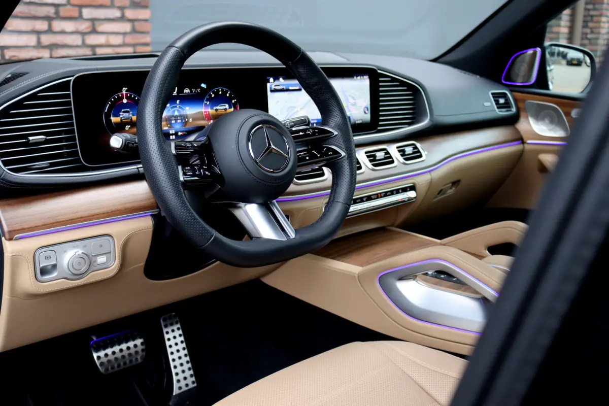 580 V8 4MATIC AMG Line | Facelift | Airmatic | Panoramadak | Massage | Stoelventilatie | Memory | Burmester High End | HUD | Surround Camera | Trekhaak | Soft-Close | Vlakkenverwarming |