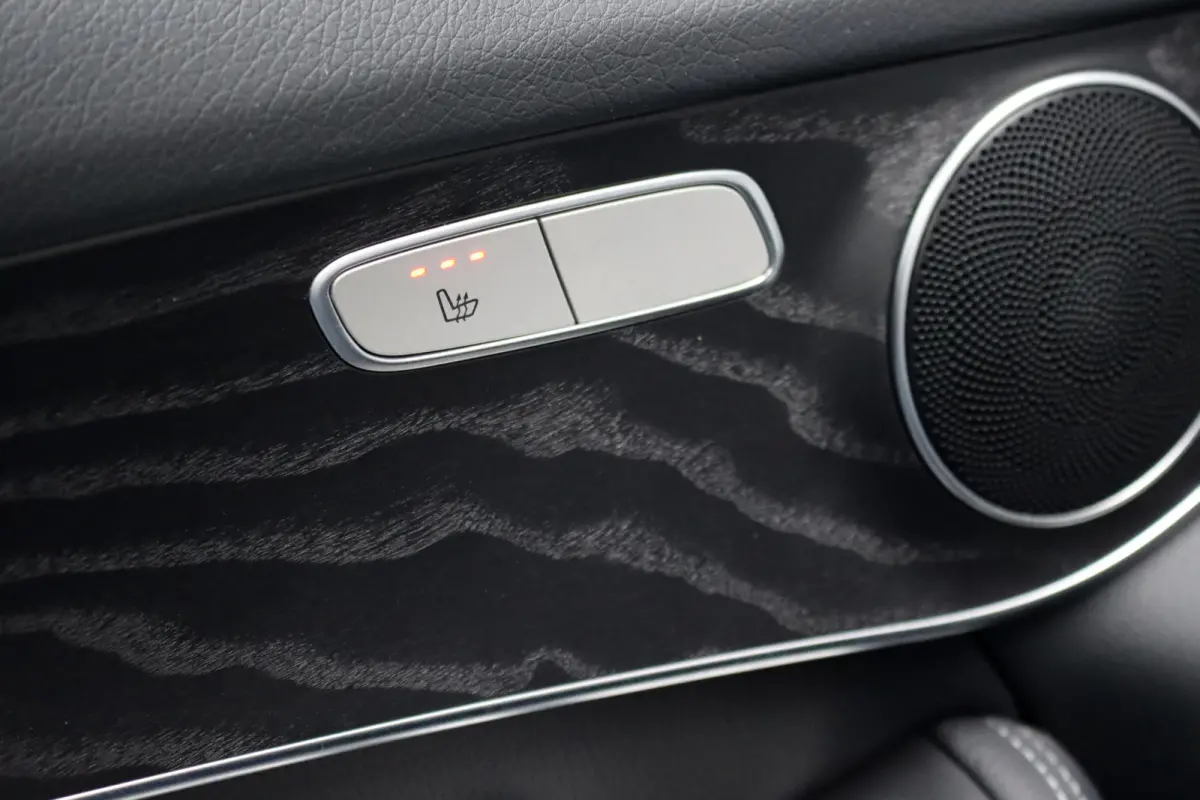 250 4MATIC AMG Line | Schuifdak | Dodehoekassistent | Nightpakket | Stoelverwarming | Camera | Zitcomfortpakket | Navigatie | Cruise Control | High Perf. LED |