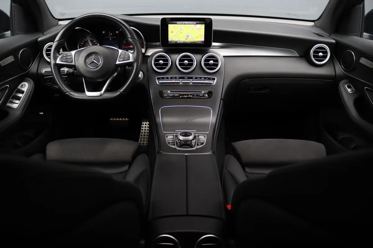 250 4MATIC AMG Line | Schuifdak | Dodehoekassistent | Nightpakket | Stoelverwarming | Camera | Zitcomfortpakket | Navigatie | Cruise Control | High Perf. LED |