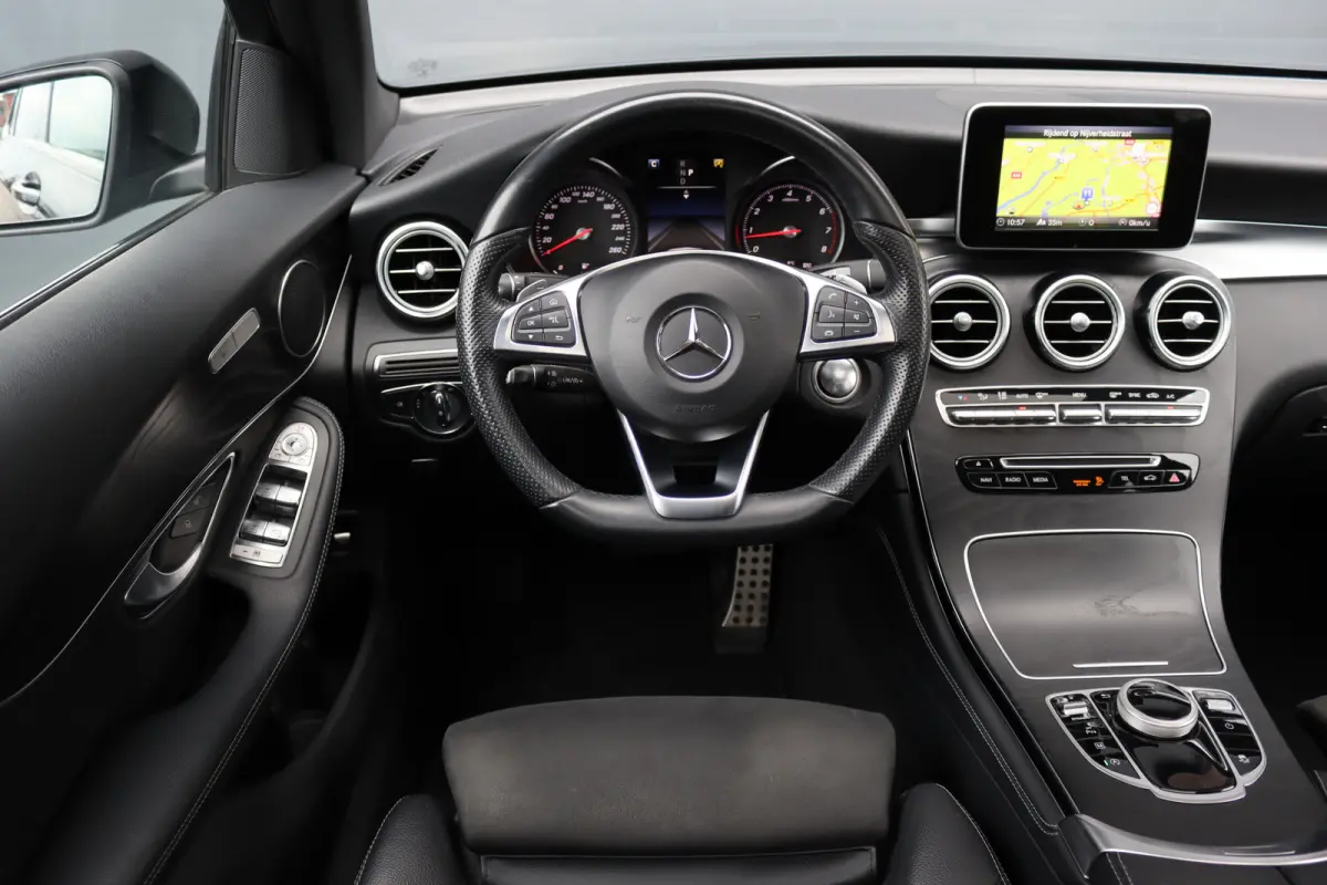 250 4MATIC AMG Line | Schuifdak | Dodehoekassistent | Nightpakket | Stoelverwarming | Camera | Zitcomfortpakket | Navigatie | Cruise Control | High Perf. LED |