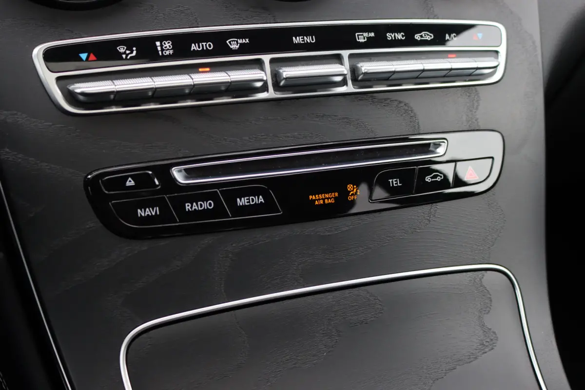 250 4MATIC AMG Line | Schuifdak | Dodehoekassistent | Nightpakket | Stoelverwarming | Camera | Zitcomfortpakket | Navigatie | Cruise Control | High Perf. LED |