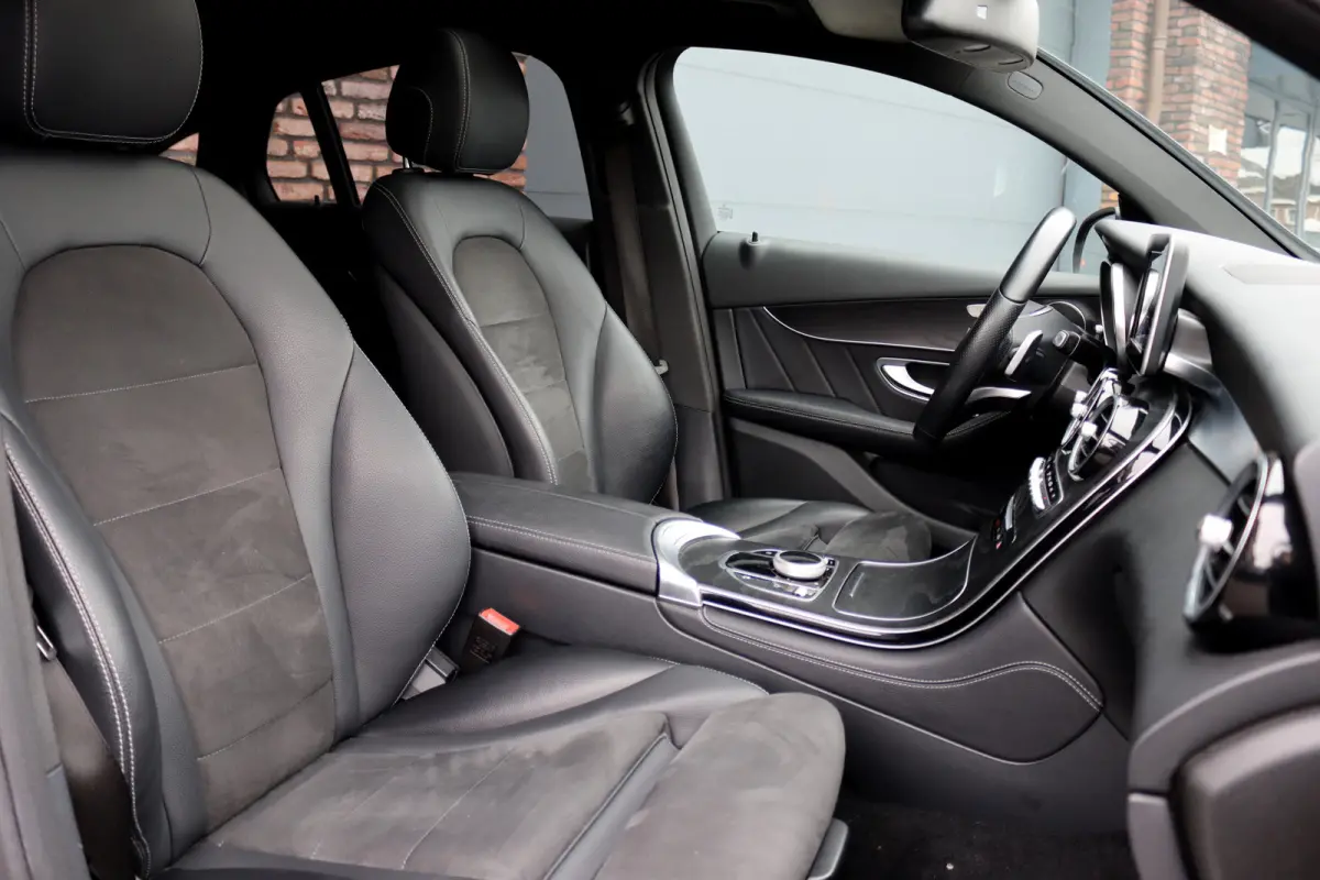 250 4MATIC AMG Line | Schuifdak | Dodehoekassistent | Nightpakket | Stoelverwarming | Camera | Zitcomfortpakket | Navigatie | Cruise Control | High Perf. LED |