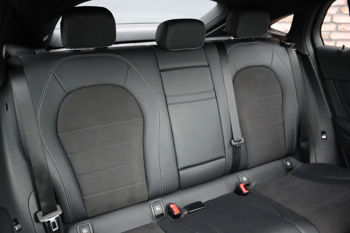 250 4MATIC AMG Line | Schuifdak | Dodehoekassistent | Nightpakket | Stoelverwarming | Camera | Zitcomfortpakket | Navigatie | Cruise Control | High Perf. LED |