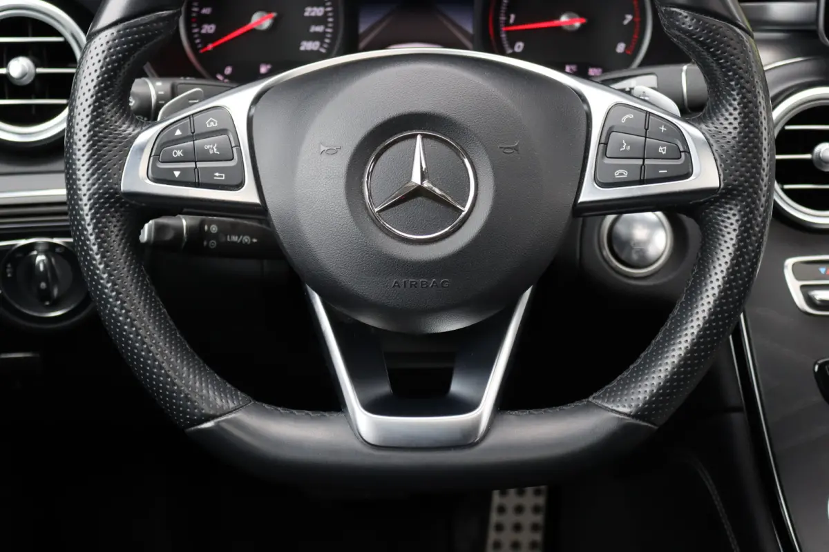 250 4MATIC AMG Line | Schuifdak | Dodehoekassistent | Nightpakket | Stoelverwarming | Camera | Zitcomfortpakket | Navigatie | Cruise Control | High Perf. LED |