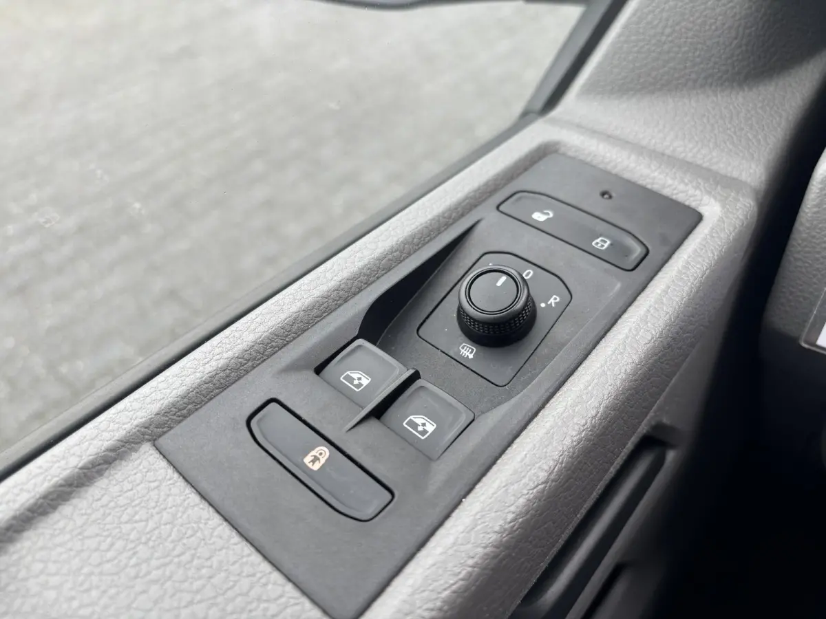 2.0 TDI L1H1*AUTOM.*CARPLAY*A/C*CRUISE*NAVI*HAAK*