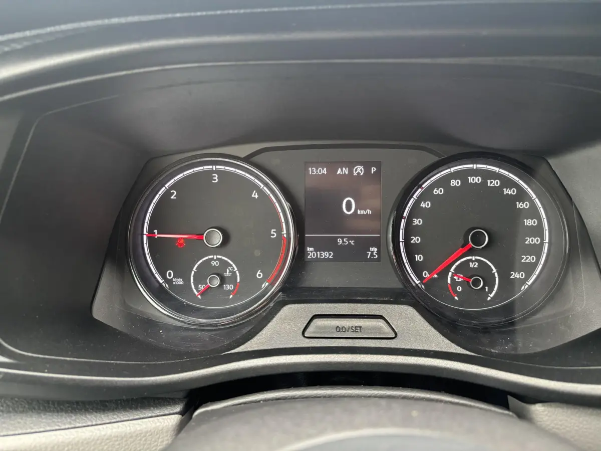 2.0 TDI L1H1*AUTOM.*CARPLAY*A/C*CRUISE*NAVI*HAAK*