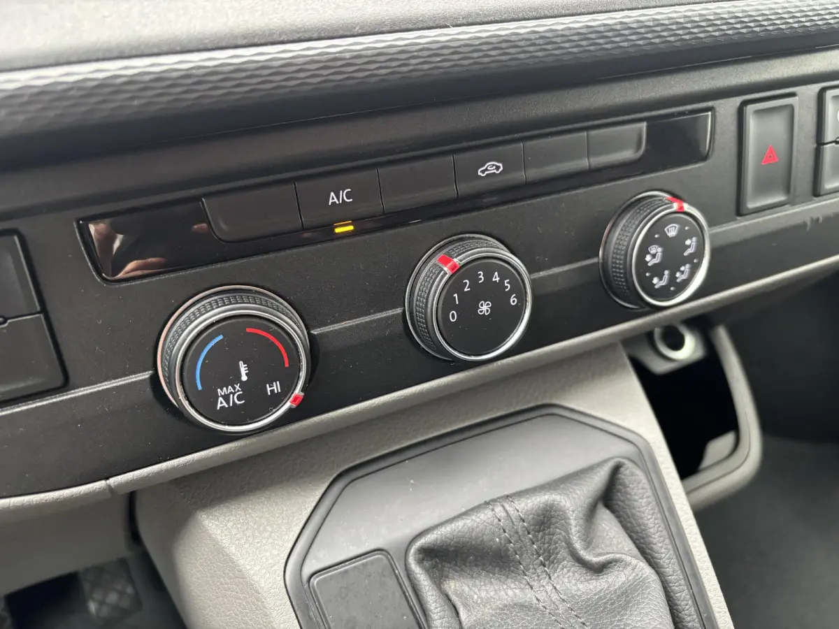 2.0 TDI L1H1*AUTOM.*CARPLAY*A/C*CRUISE*NAVI*HAAK*