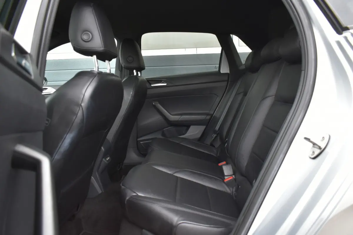 1.0 TSI Highline R-Line Automaat leer !!