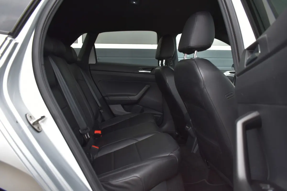 1.0 TSI Highline R-Line Automaat leer !!