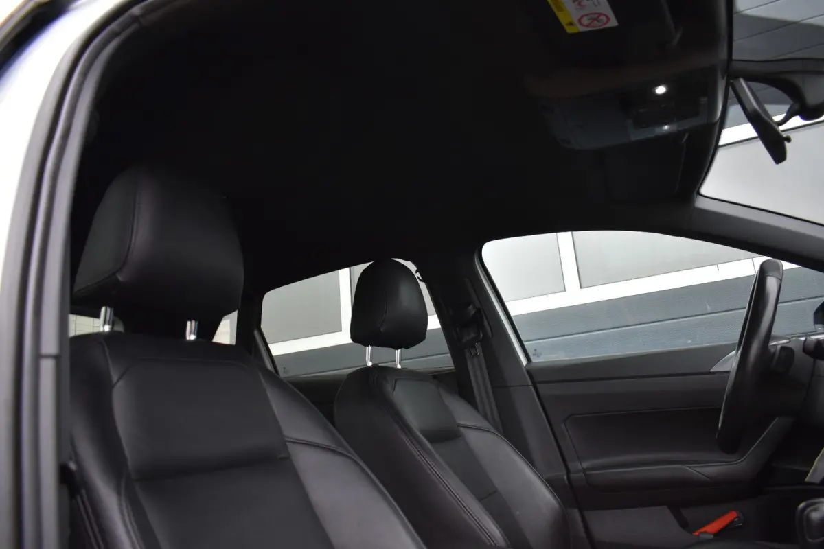 1.0 TSI Highline R-Line Automaat leer !!
