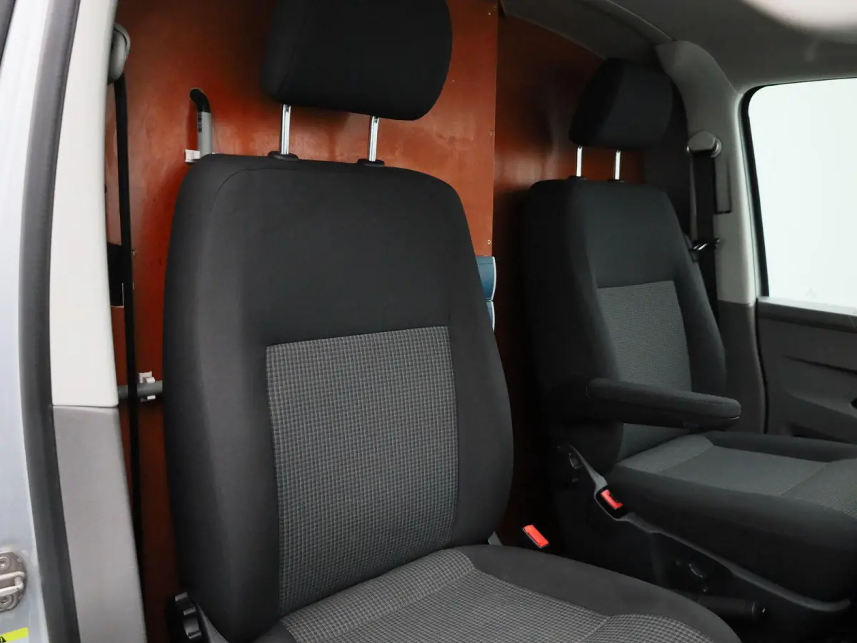 2.0 TDI L2H1 150PK | Multifuntioneel Stuurwiel | Airco | Alarm | Parkeerhulp Achter | Cruise Control | Radio | Sortimo | TomTom Navigatie | Armleuningen | Elektrisch Verstel/Verwarmbare Spie