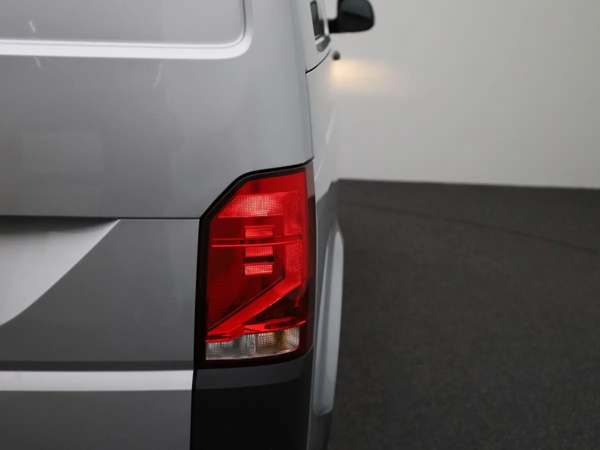2.0 TDI L2H1 150PK | Multifuntioneel Stuurwiel | Airco | Alarm | Parkeerhulp Achter | Cruise Control | Radio | Sortimo | TomTom Navigatie | Armleuningen | Elektrisch Verstel/Verwarmbare Spie
