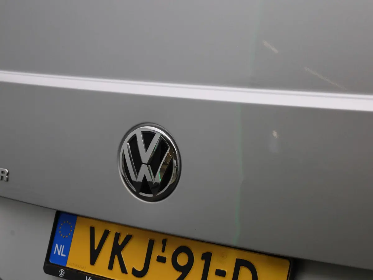 2.0 TDI L2H1 150PK | Multifuntioneel Stuurwiel | Airco | Alarm | Parkeerhulp Achter | Cruise Control | Radio | Sortimo | TomTom Navigatie | Armleuningen | Elektrisch Verstel/Verwarmbare Spie