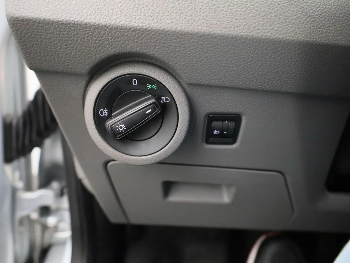 2.0 TDI L2H1 150PK | Multifuntioneel Stuurwiel | Airco | Alarm | Parkeerhulp Achter | Cruise Control | Radio | Sortimo | TomTom Navigatie | Armleuningen | Elektrisch Verstel/Verwarmbare Spie