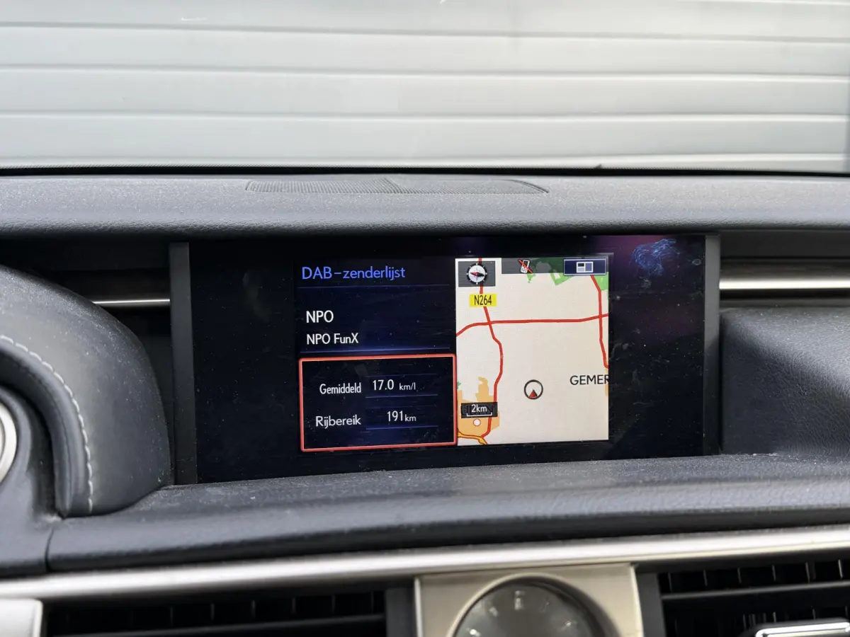 300h Business Line Pro | Navigatie | Camera | DAB | Lederen Bekleding | Lichtmetalen Velgen |