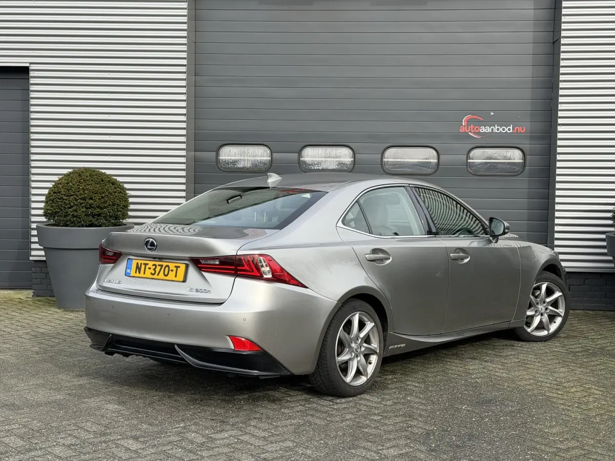 300h Business Line Pro | Navigatie | Camera | DAB | Lederen Bekleding | Lichtmetalen Velgen |