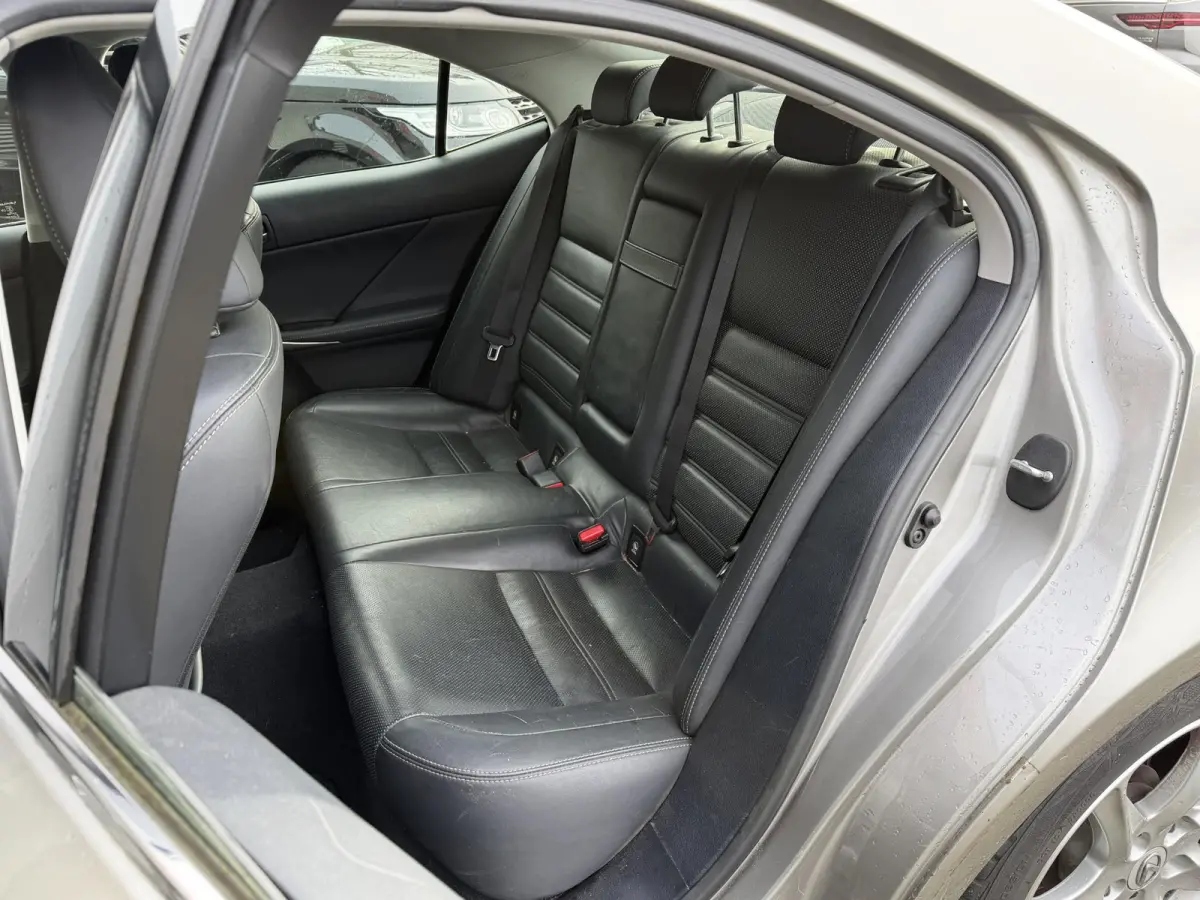 300h Business Line Pro | Navigatie | Camera | DAB | Lederen Bekleding | Lichtmetalen Velgen |