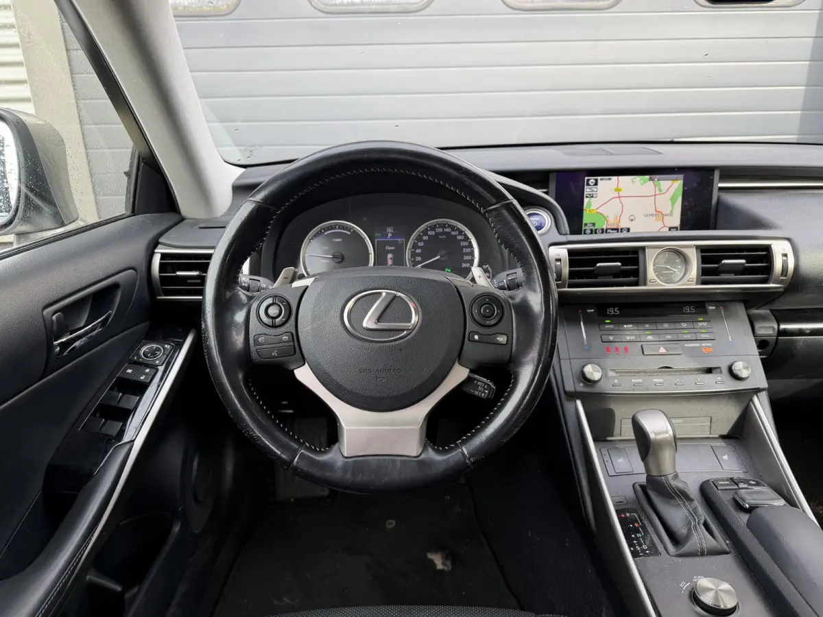 300h Business Line Pro | Navigatie | Camera | DAB | Lederen Bekleding | Lichtmetalen Velgen |