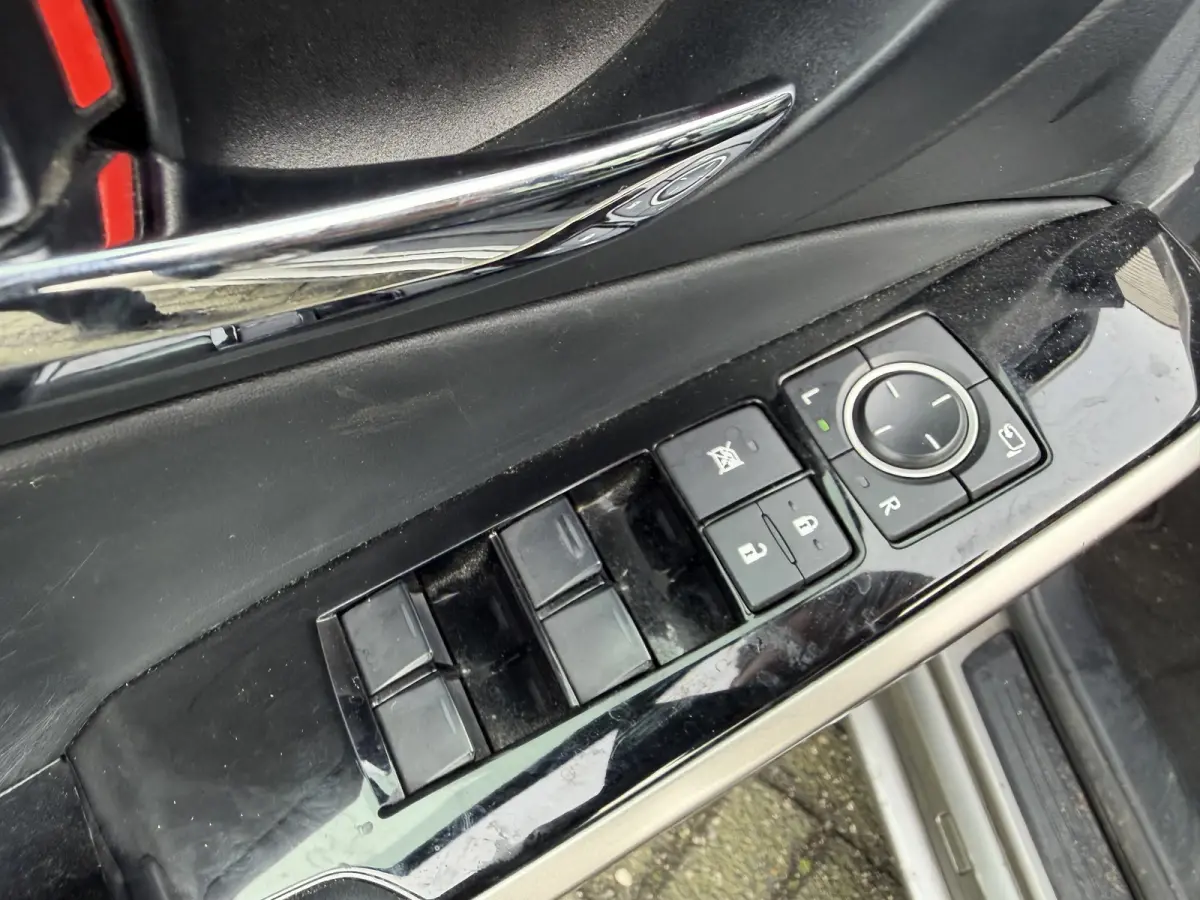 300h Business Line Pro | Navigatie | Camera | DAB | Lederen Bekleding | Lichtmetalen Velgen |