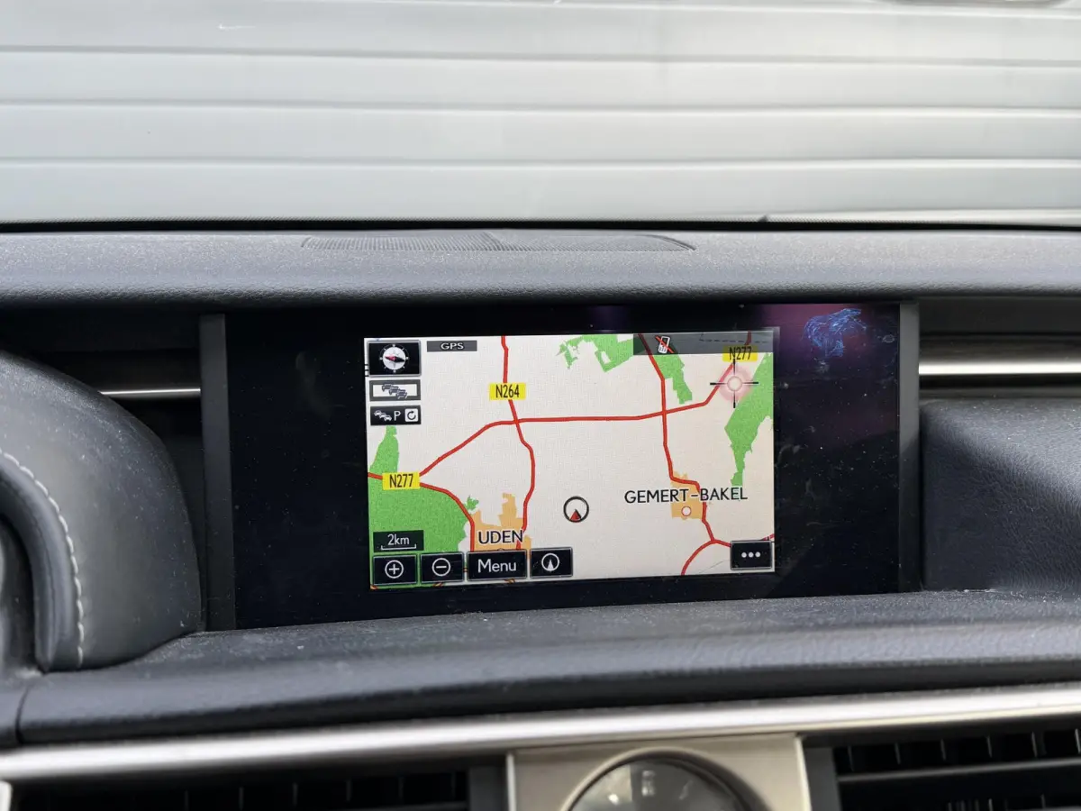 300h Business Line Pro | Navigatie | Camera | DAB | Lederen Bekleding | Lichtmetalen Velgen |