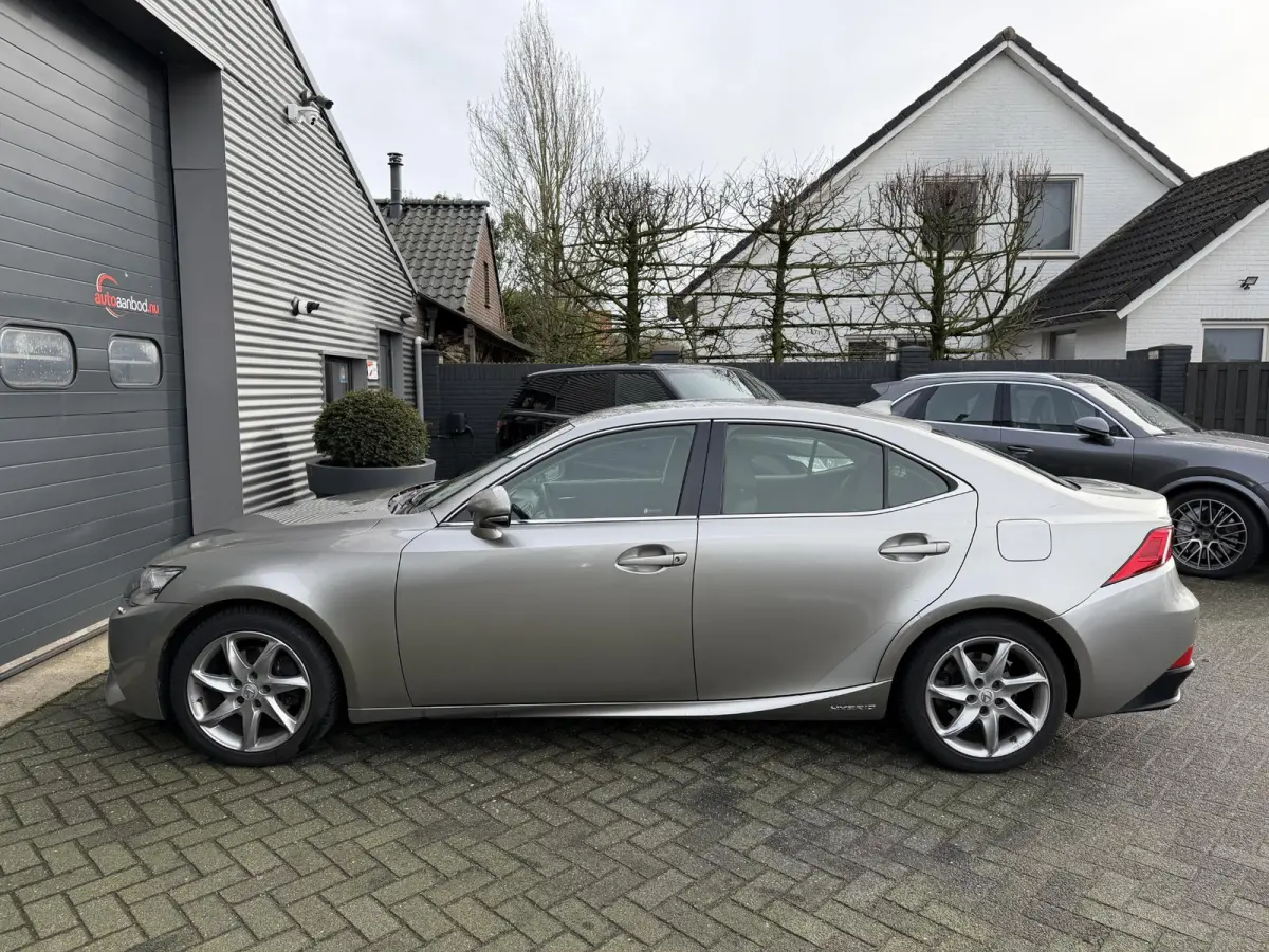300h Business Line Pro | Navigatie | Camera | DAB | Lederen Bekleding | Lichtmetalen Velgen |