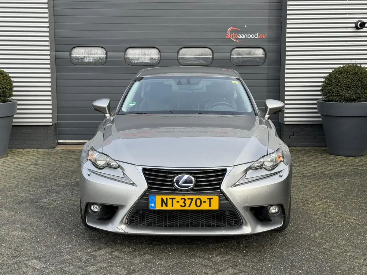 300h Business Line Pro | Navigatie | Camera | DAB | Lederen Bekleding | Lichtmetalen Velgen |