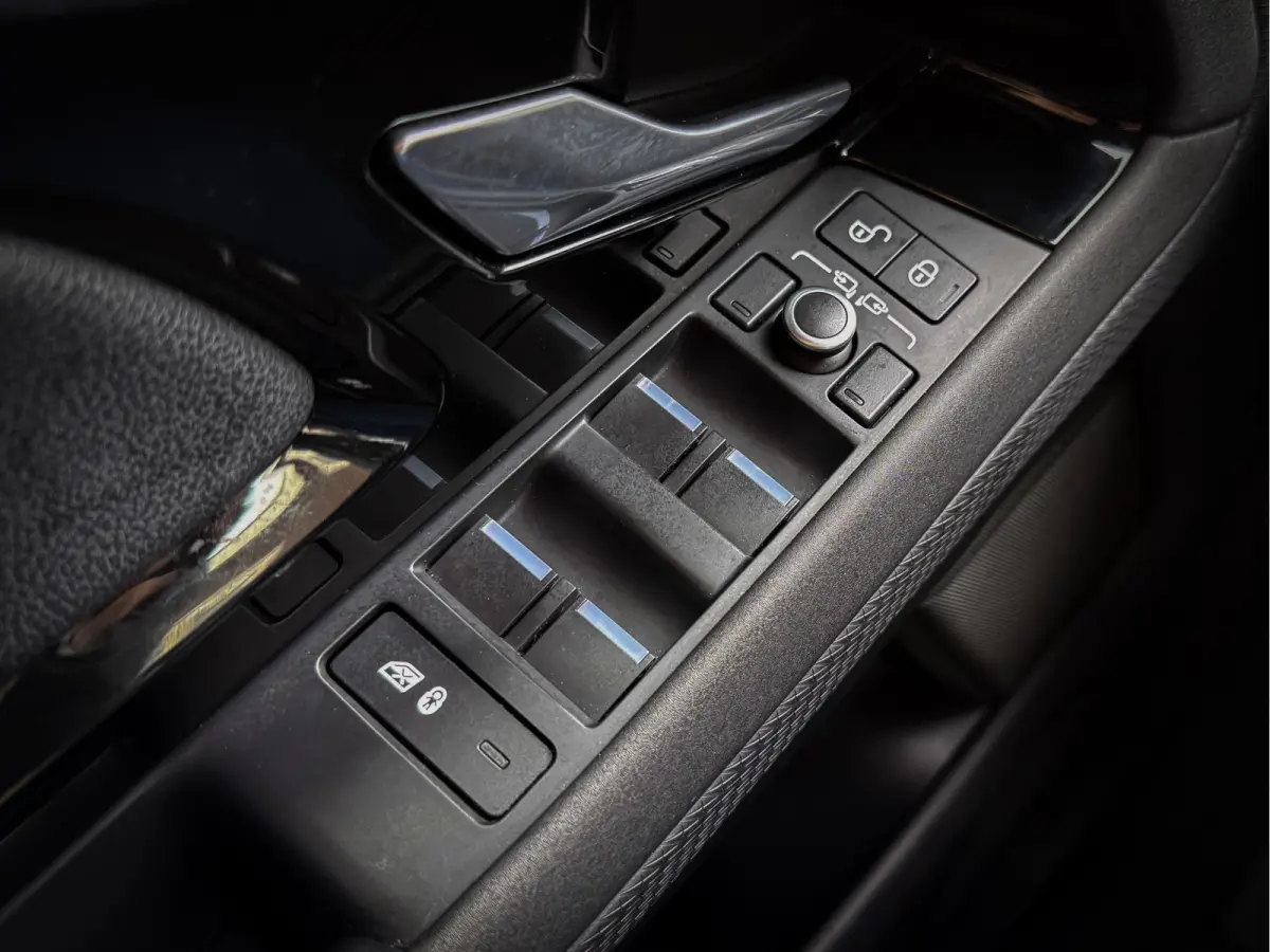 2.0 P200 AWD R-Dynamic - Afn. trekhaak! Verw + elek verstelb stoelen, Stuurverw, Cruise, Navi!