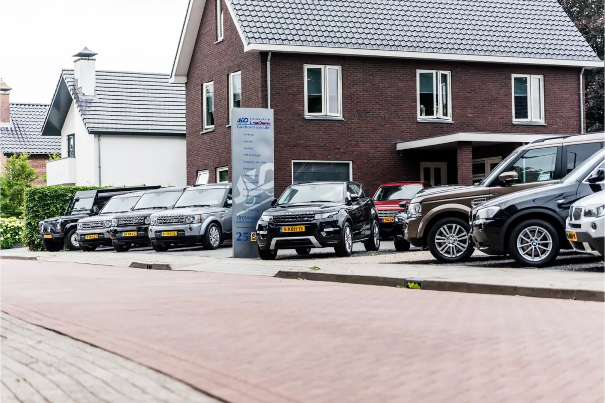 2.0 P200 AWD R-Dynamic - Afn. trekhaak! Verw + elek verstelb stoelen, Stuurverw, Cruise, Navi!