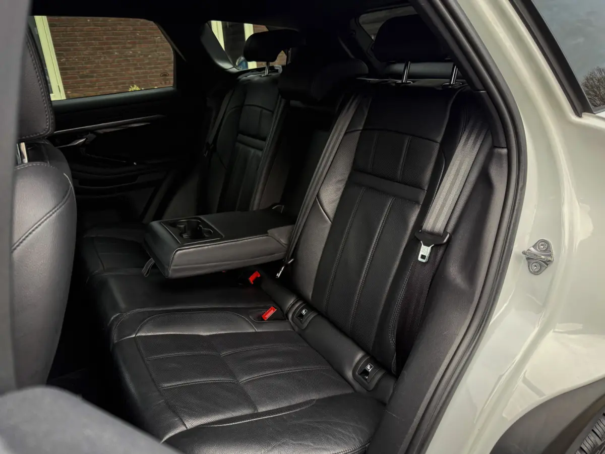 2.0 P200 AWD R-Dynamic - Afn. trekhaak! Verw + elek verstelb stoelen, Stuurverw, Cruise, Navi!