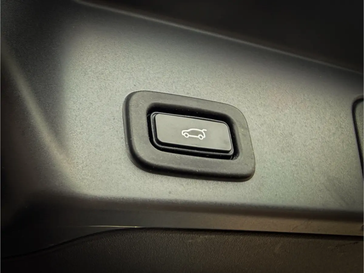 2.0 P200 AWD R-Dynamic - Afn. trekhaak! Verw + elek verstelb stoelen, Stuurverw, Cruise, Navi!
