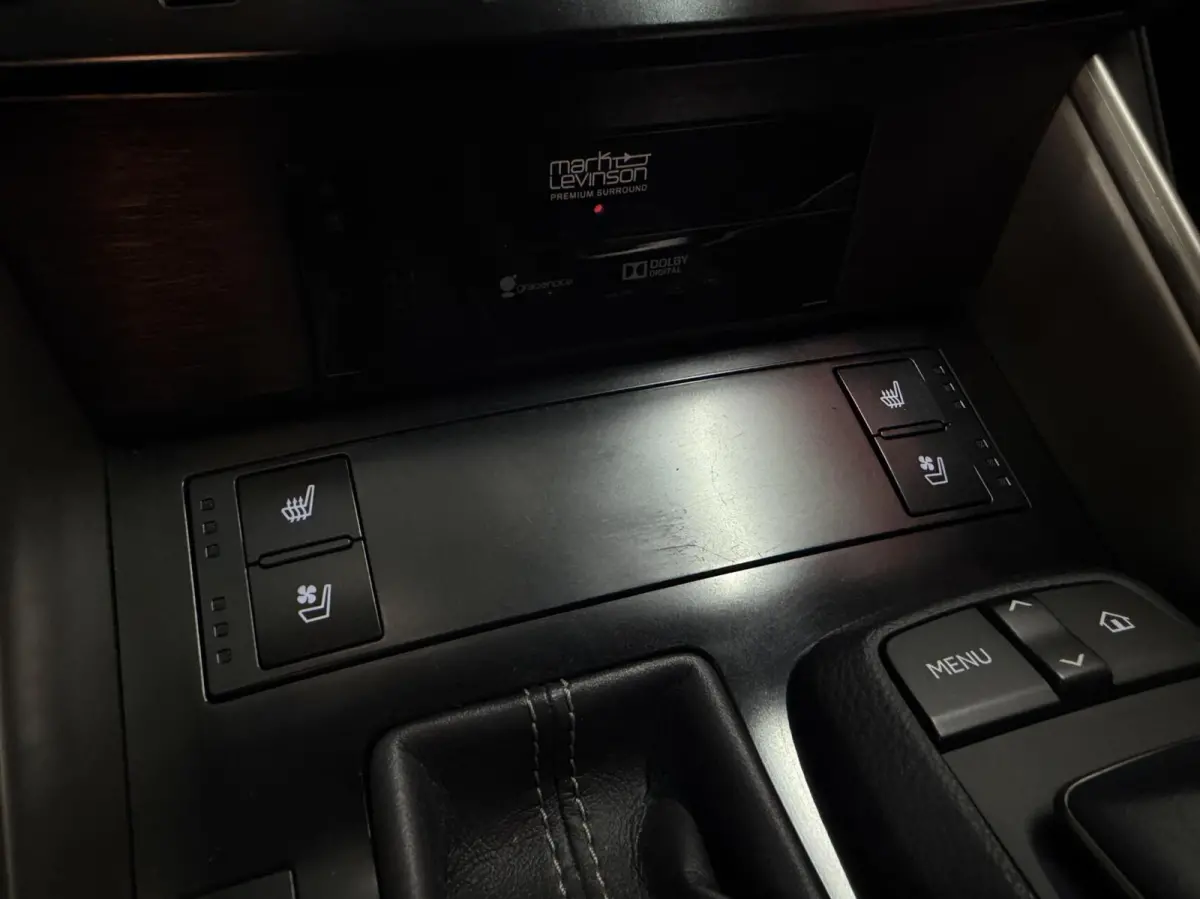 300h F Sport - LEVINSON/NAVI/STOELKOEL/CAMERA/NAP