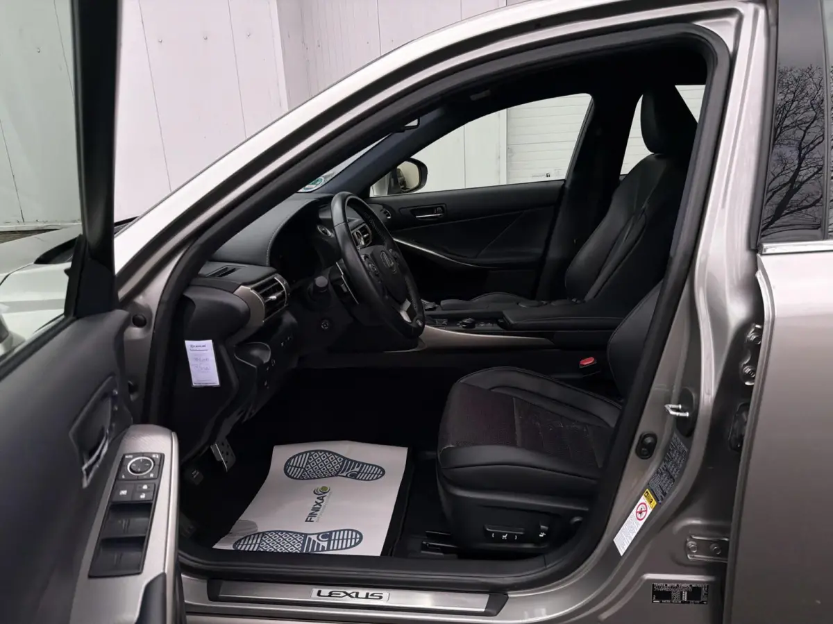 300h F Sport - LEVINSON/NAVI/STOELKOEL/CAMERA/NAP