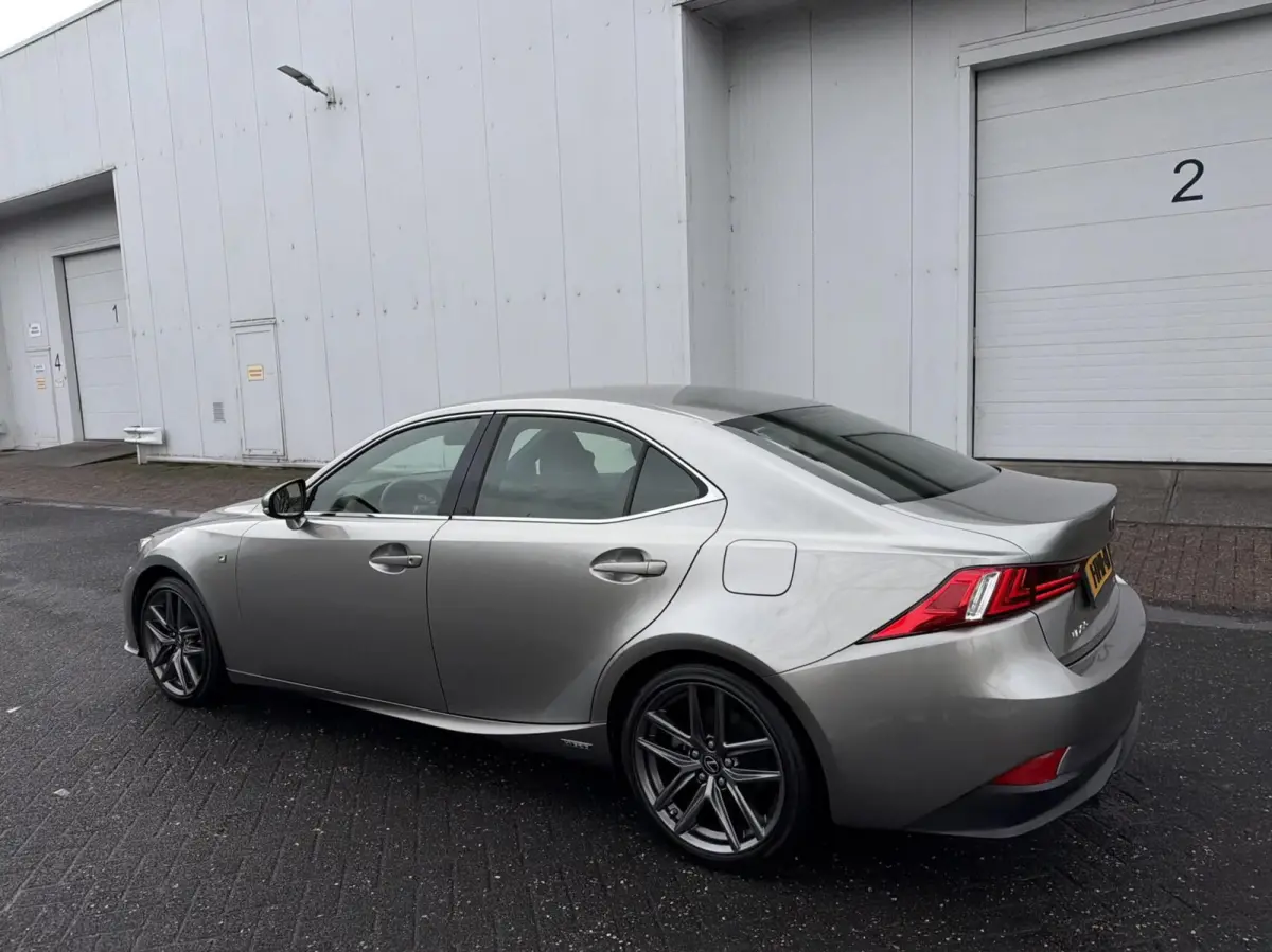 300h F Sport - LEVINSON/NAVI/STOELKOEL/CAMERA/NAP
