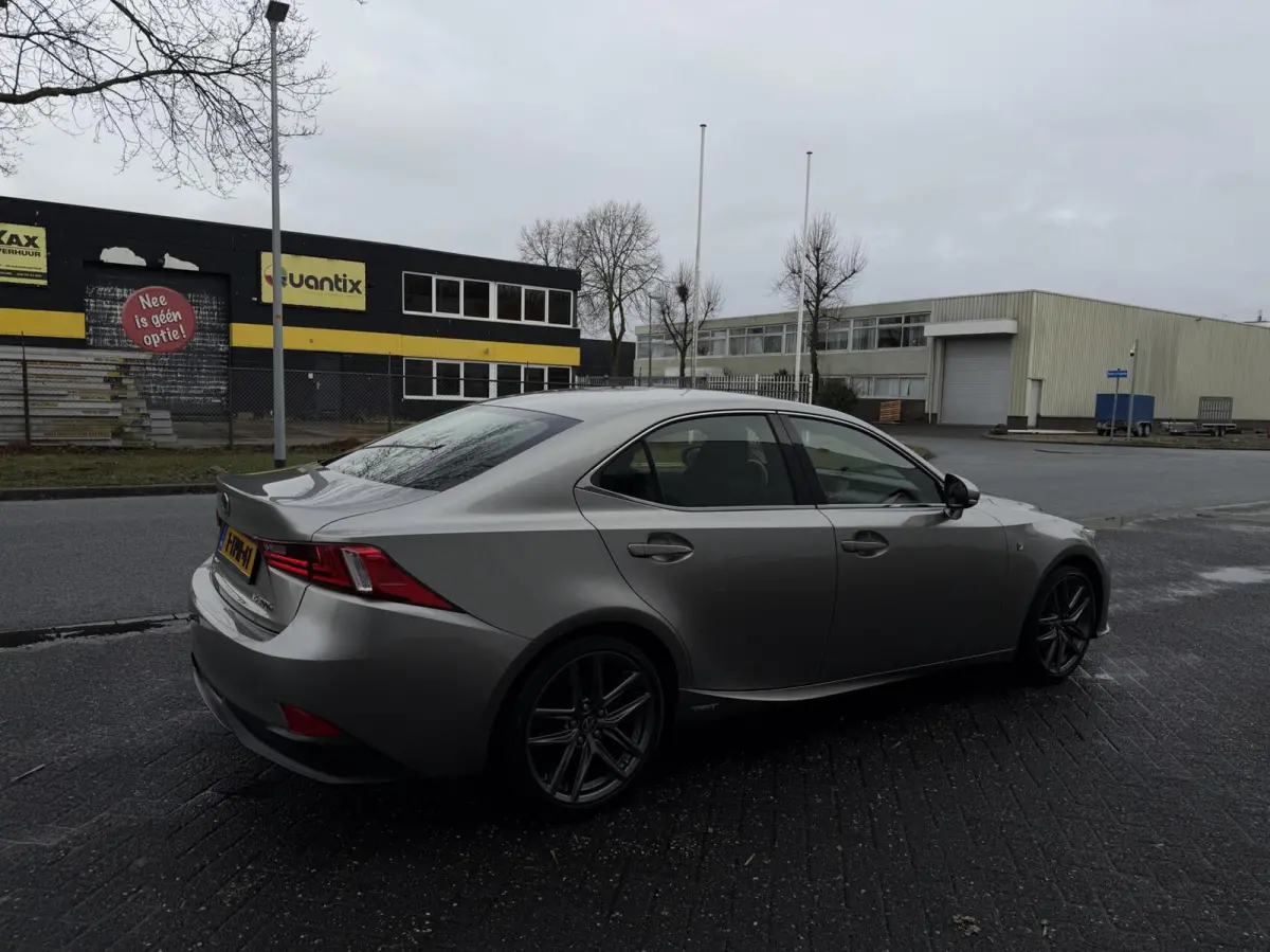 300h F Sport - LEVINSON/NAVI/STOELKOEL/CAMERA/NAP