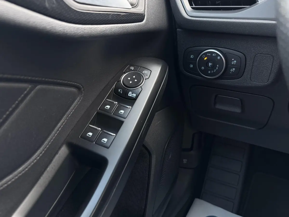 1.0 EcoBoost ST-Line - CARPLAY/CLIMA/CAMERA