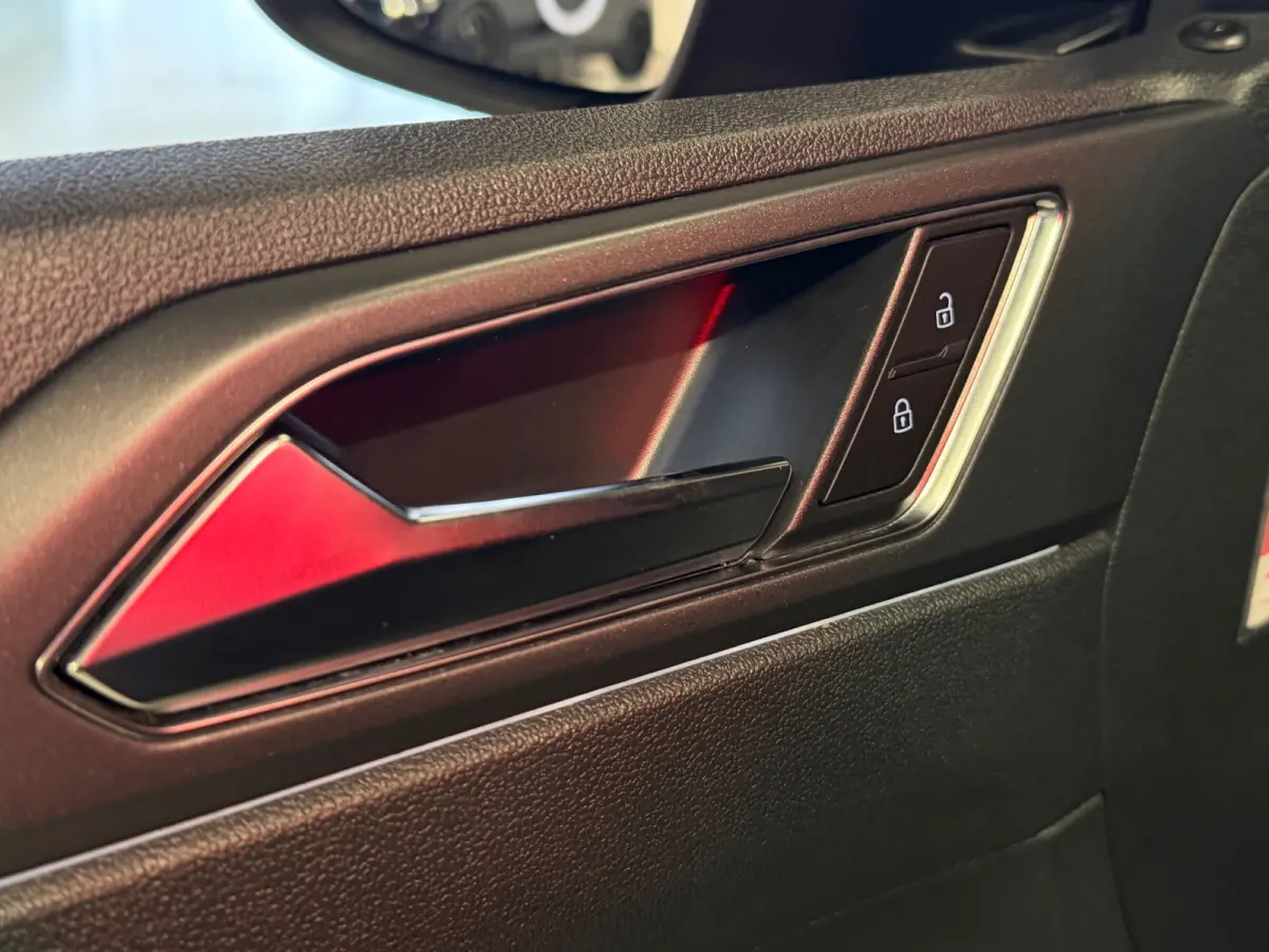 1.0 TSI R-Line Pano|Sfeer|IQ-light|Cam