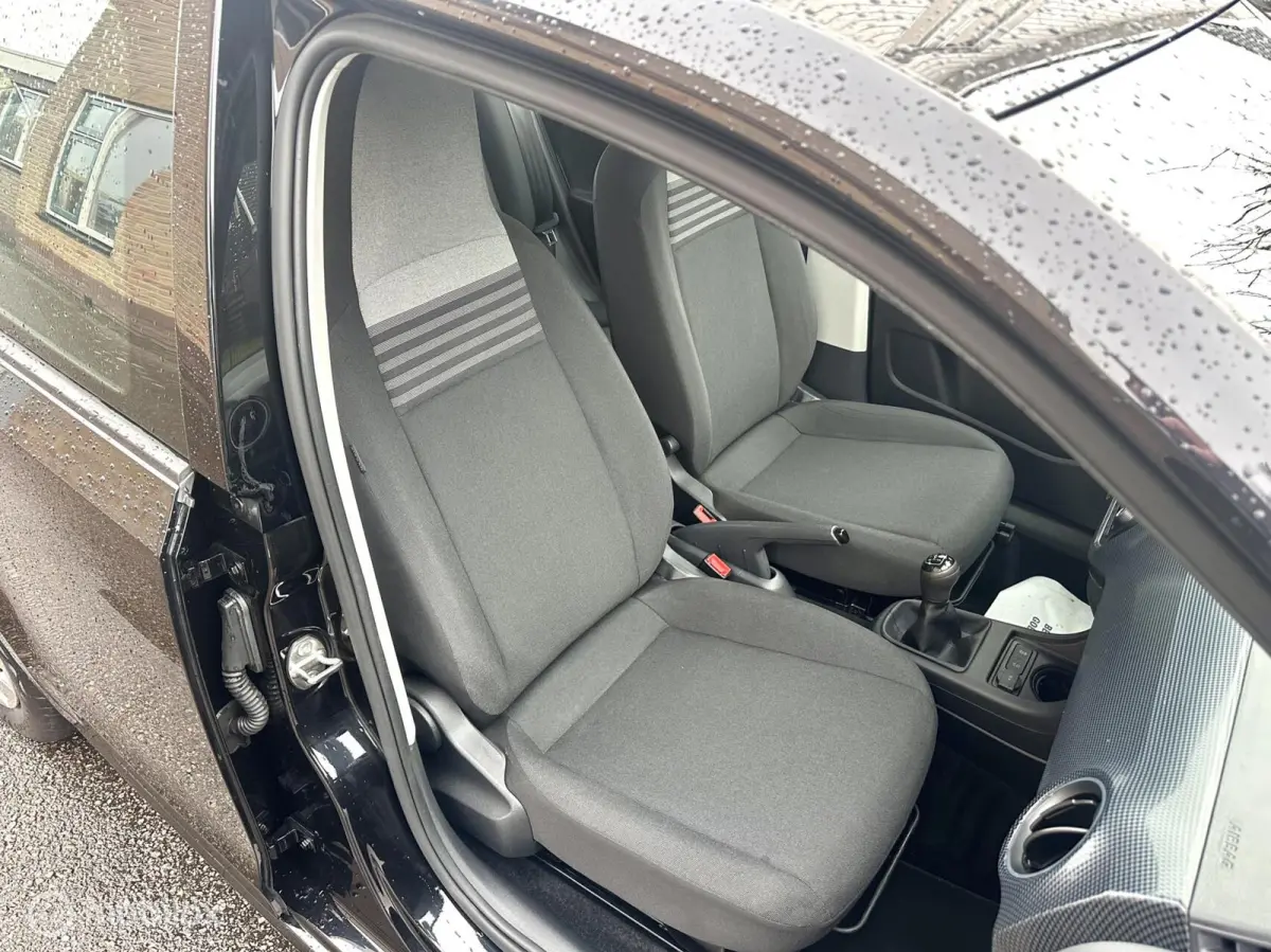 Up! 1.0 BMT move up! AIRCO BLUETOOTH ELEKTRISCH PAKKET ZEER ZUINIG WEINIG KILOMETERS!!