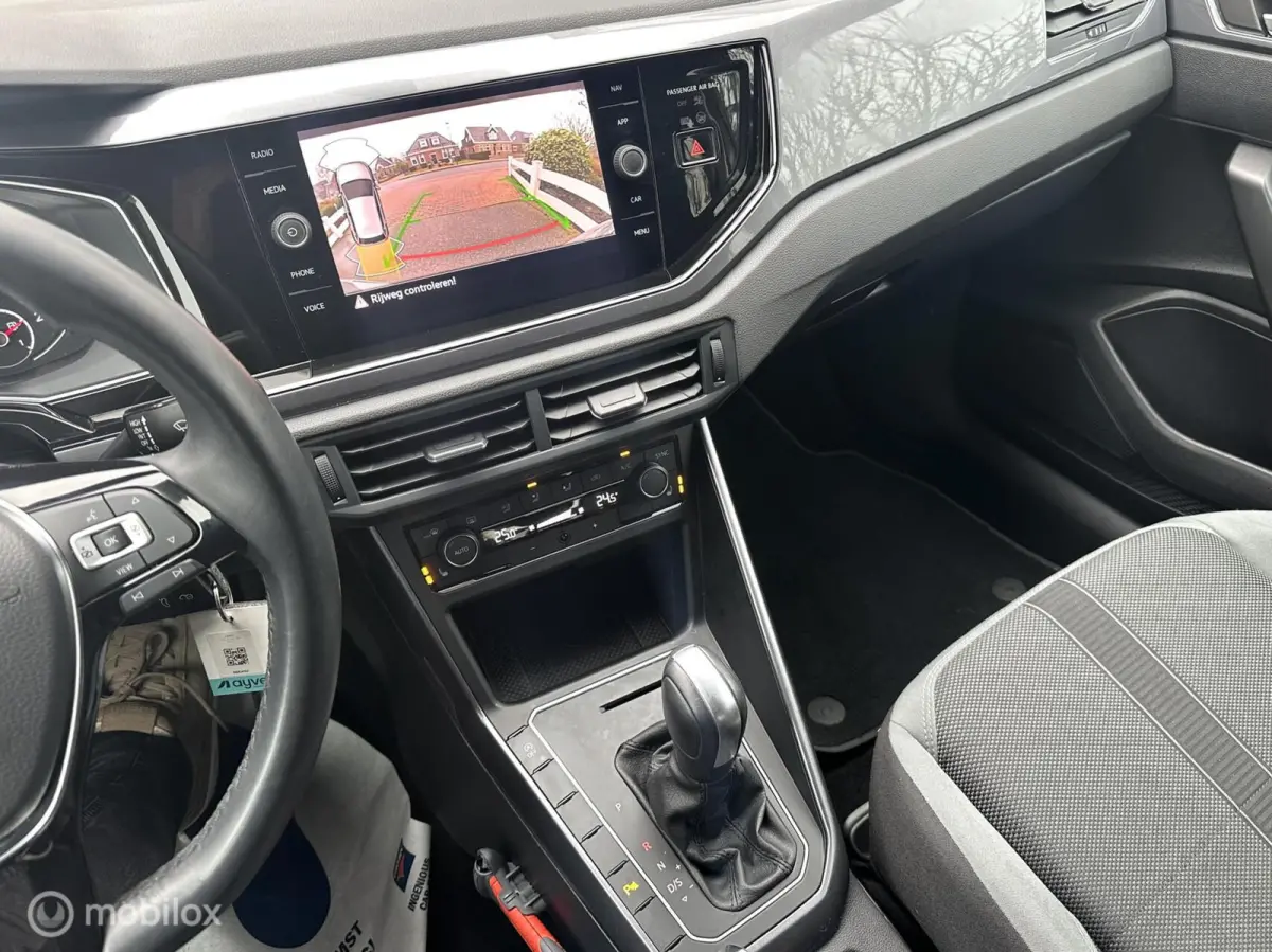 1.0 TSI Highline DSG AUTOMAAT FACELIFT MODEL SFEERVERLICHTING ACHTERUITRIJ CAMERA STOELVERWARMING CLIMATE CONTROLE NETTE AUTO!!