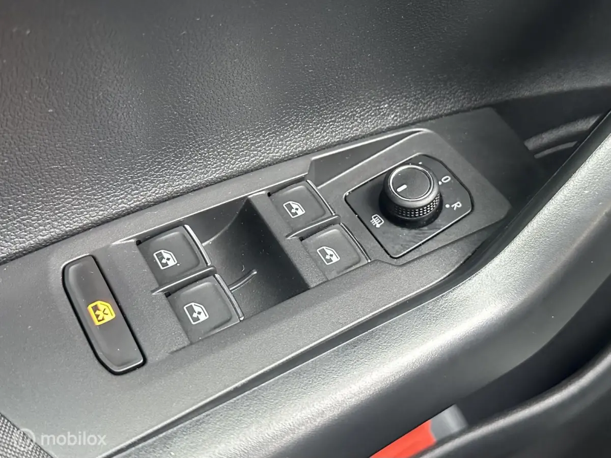 1.0 TSI Highline DSG AUTOMAAT FACELIFT MODEL SFEERVERLICHTING ACHTERUITRIJ CAMERA STOELVERWARMING CLIMATE CONTROLE NETTE AUTO!!